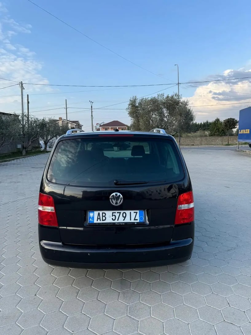 Noleggia un'auto a Tirana