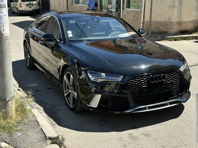 Alquila un coche en Tirana