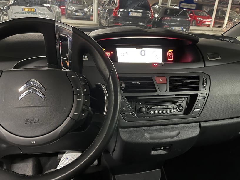 Noleggia un'auto a Tirana