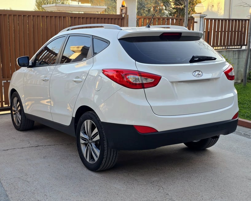 Noleggia un'auto a Tirana