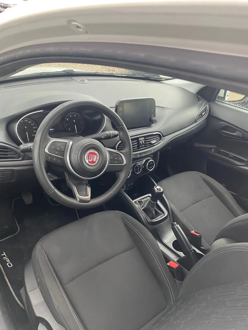 Alquila un coche en Tirana