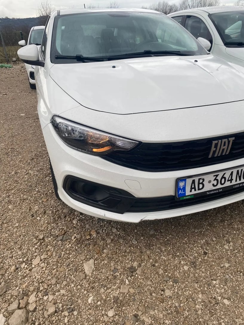 Alquila un coche en Tirana