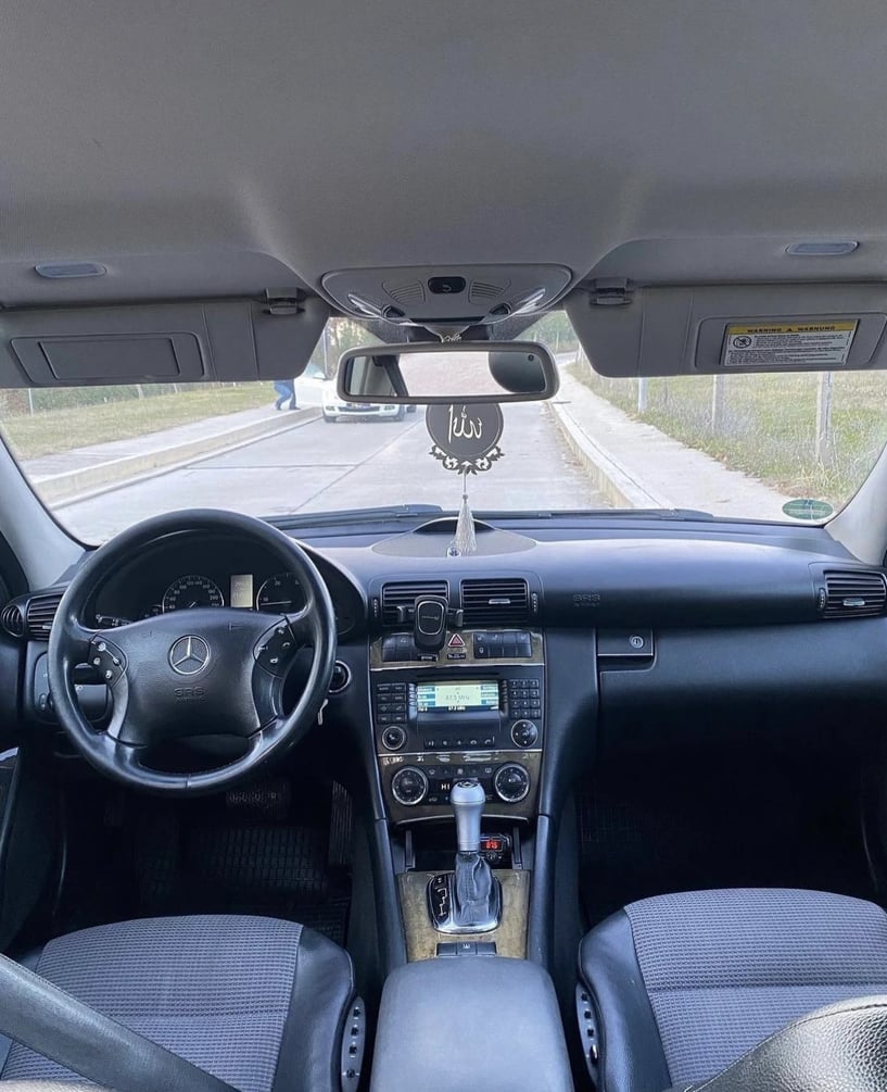 Alquila un coche en Tirana