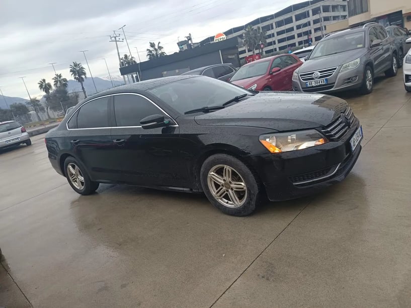 Noleggia un'auto a Tirana