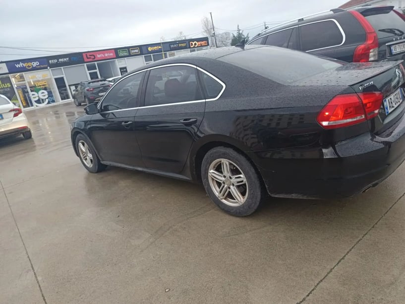 Noleggia un'auto a Tirana