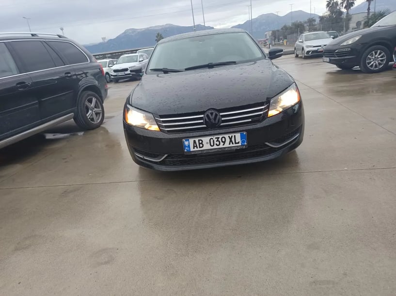 Noleggia un'auto a Tirana