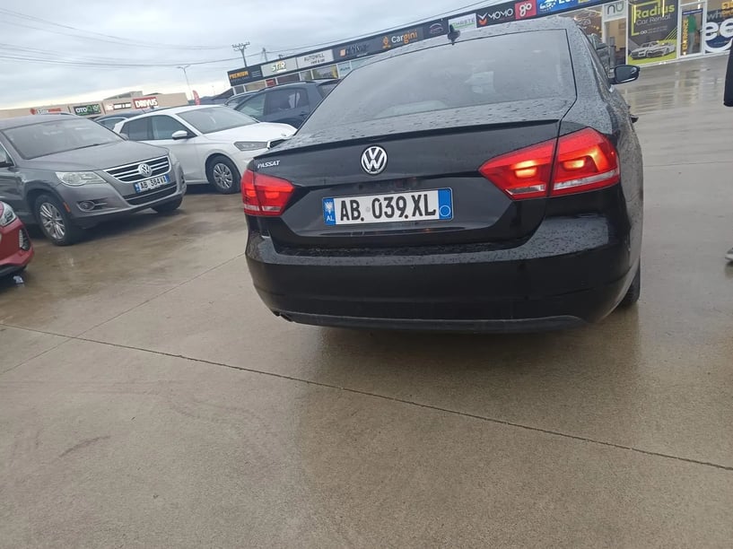 Noleggia un'auto a Tirana