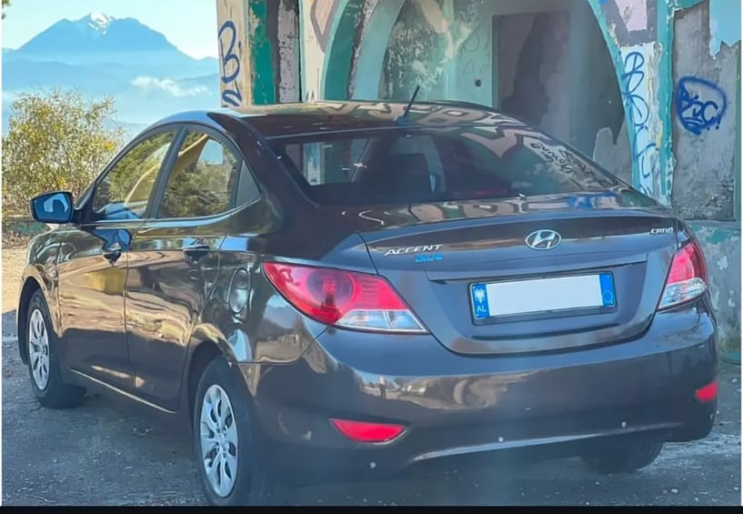 Merrni me qira një makinë në Tirana