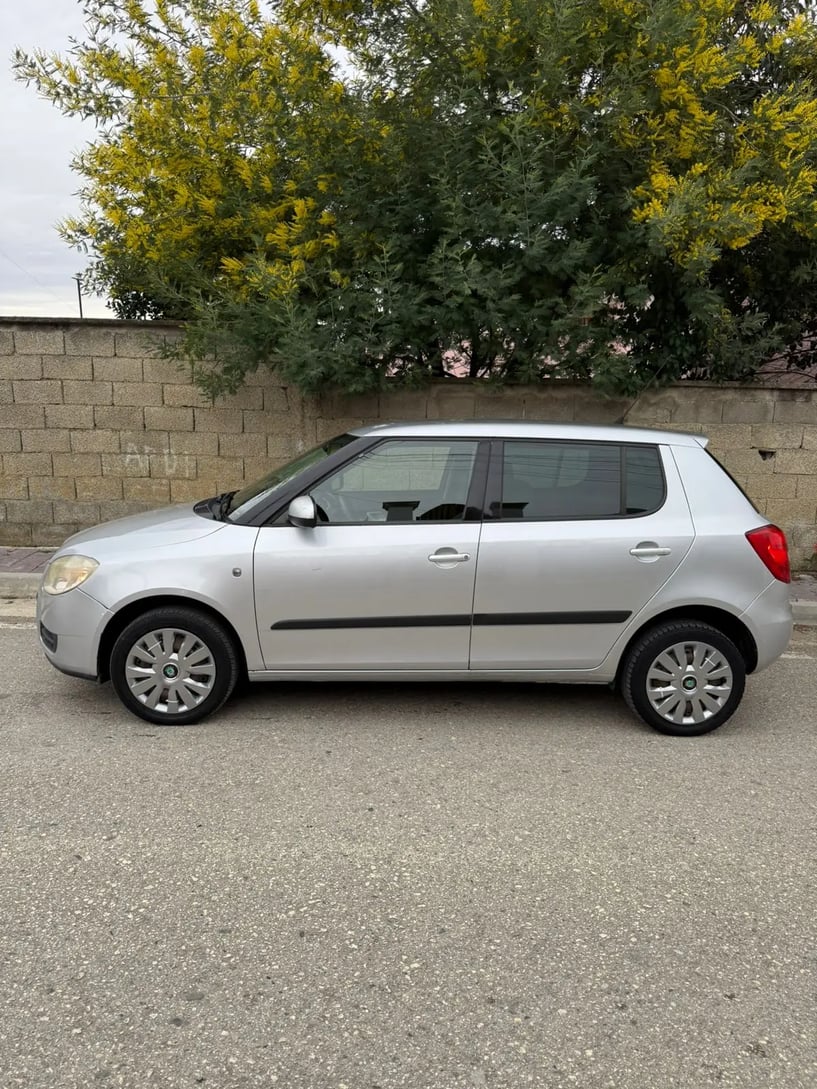 Merrni me qira një makinë në Tirana