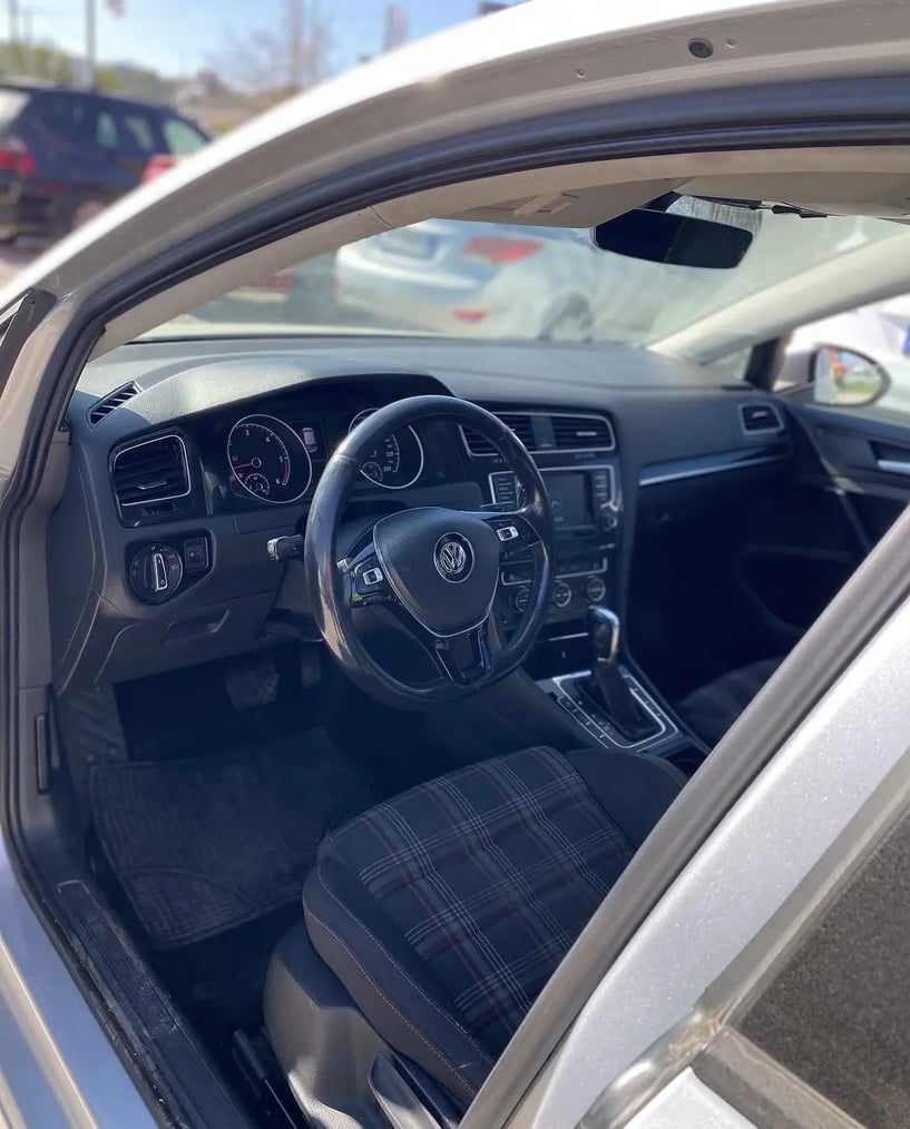 Rent a car in Tirana