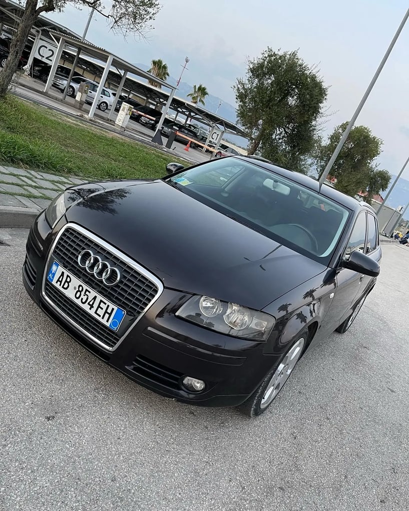 Noleggia un'auto a Tirana