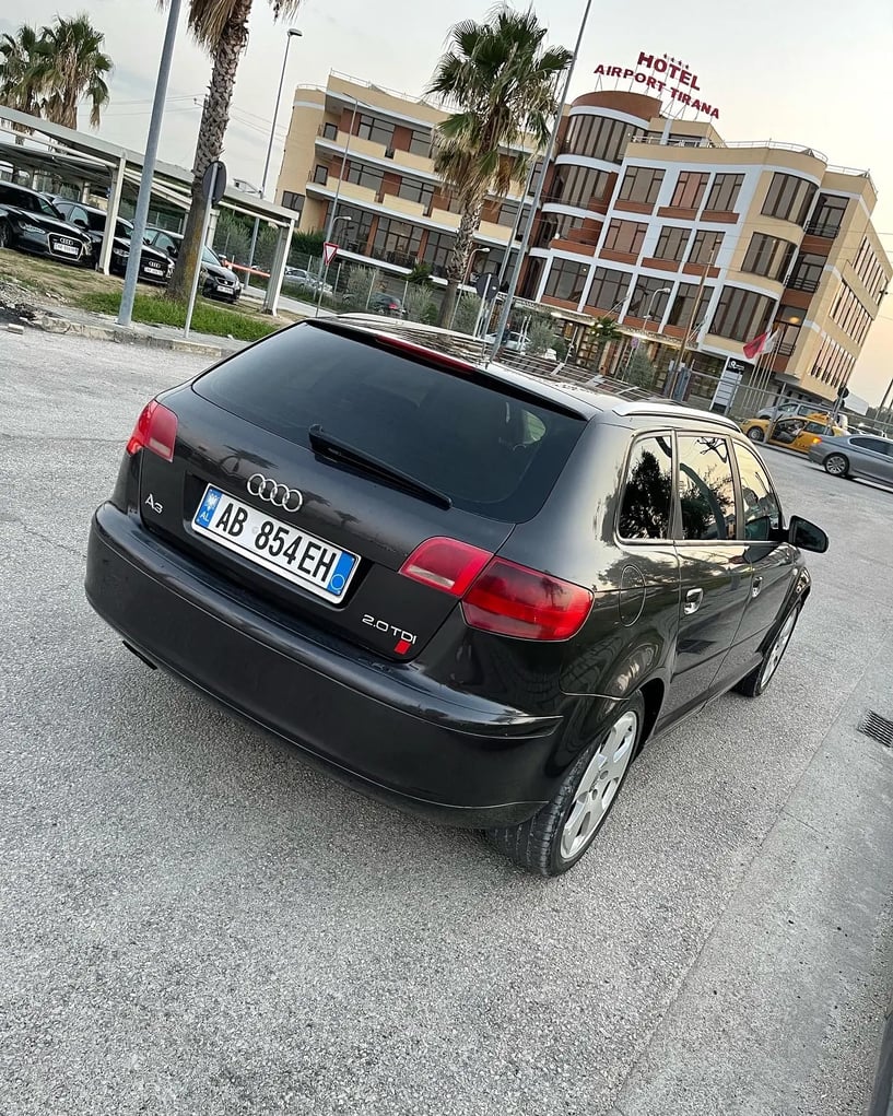 Noleggia un'auto a Tirana