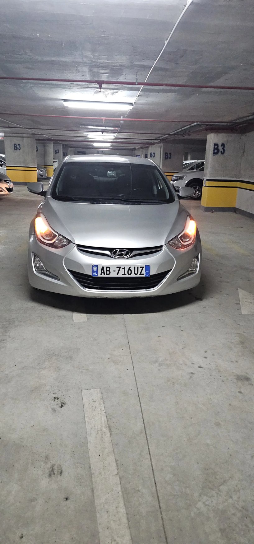Merrni me qira një makinë në Tirana