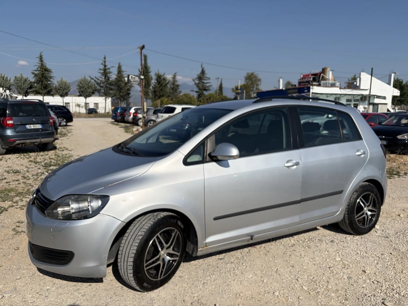 Alquila un coche en Tirana
