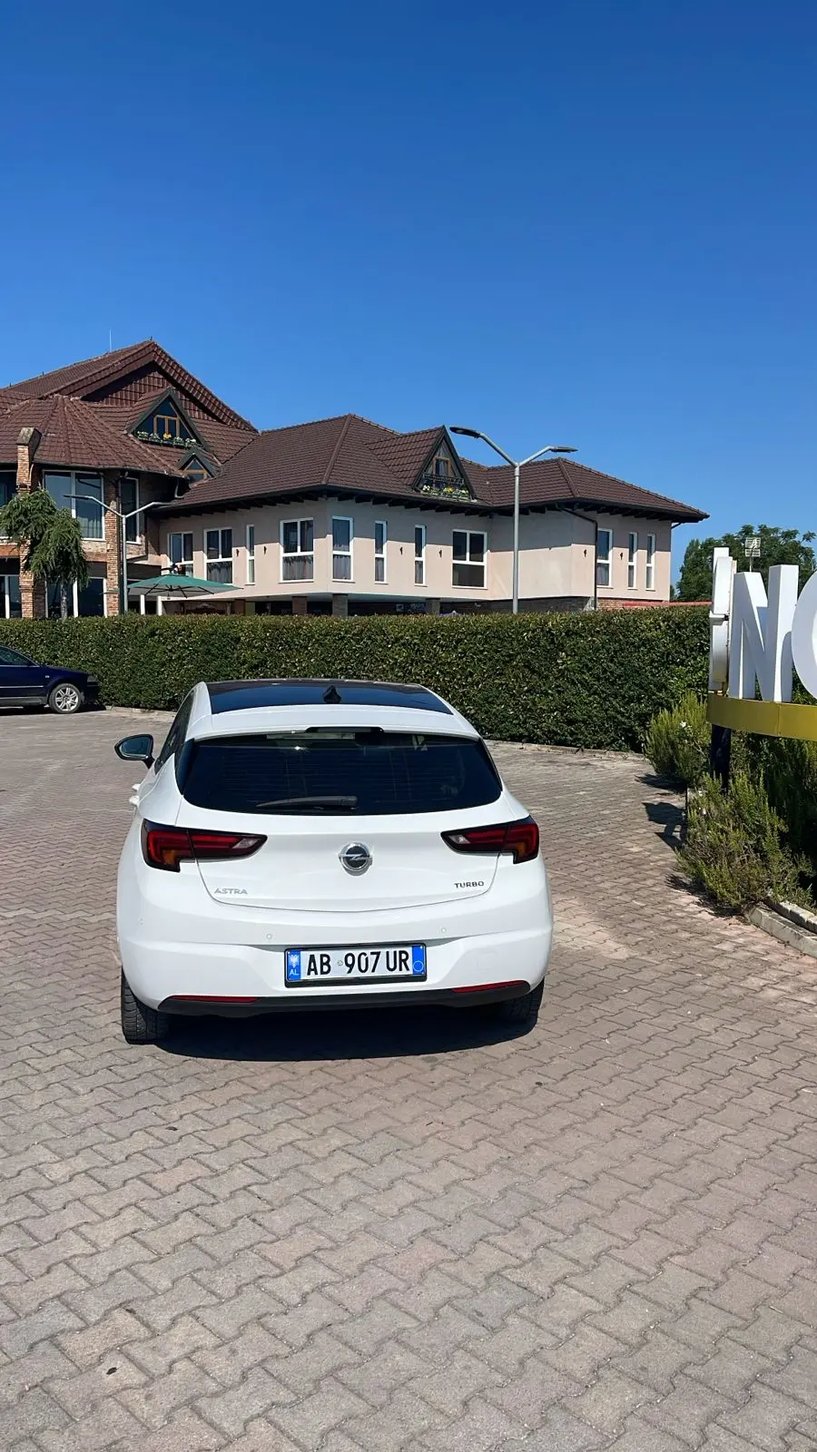 Wynajmij samochód w Tirana