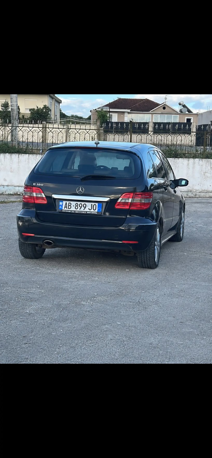 Merrni me qira një makinë në Durrës