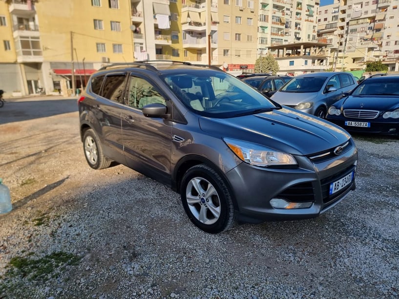 Alquila un coche en Tirana