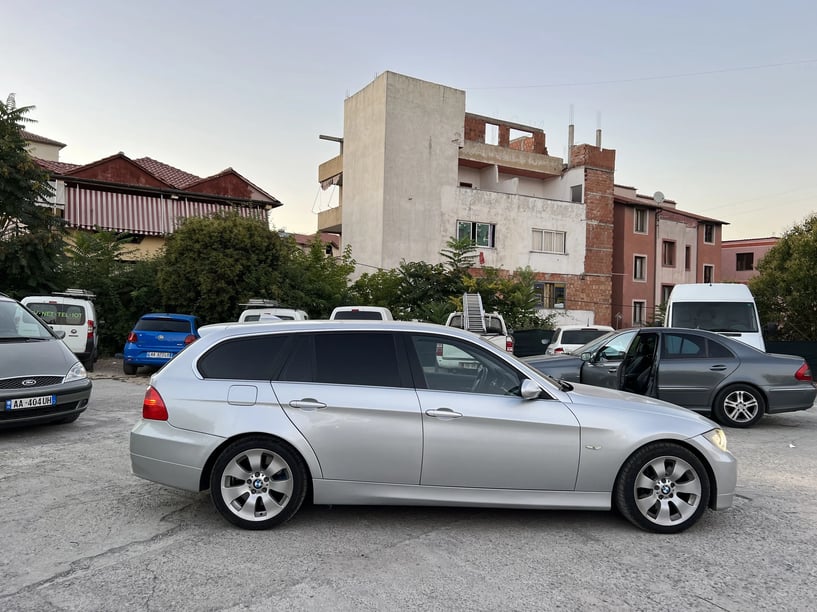 Louer une voiture à Tirana