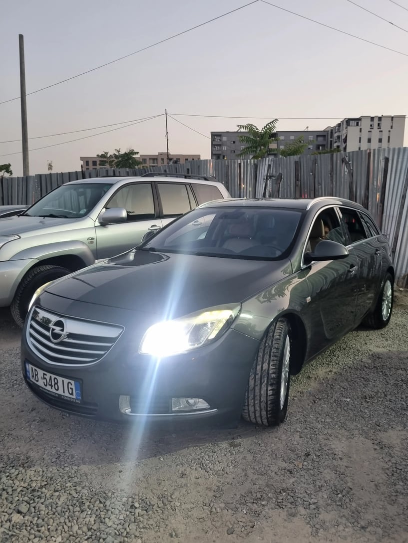 Noleggia un'auto a Tirana
