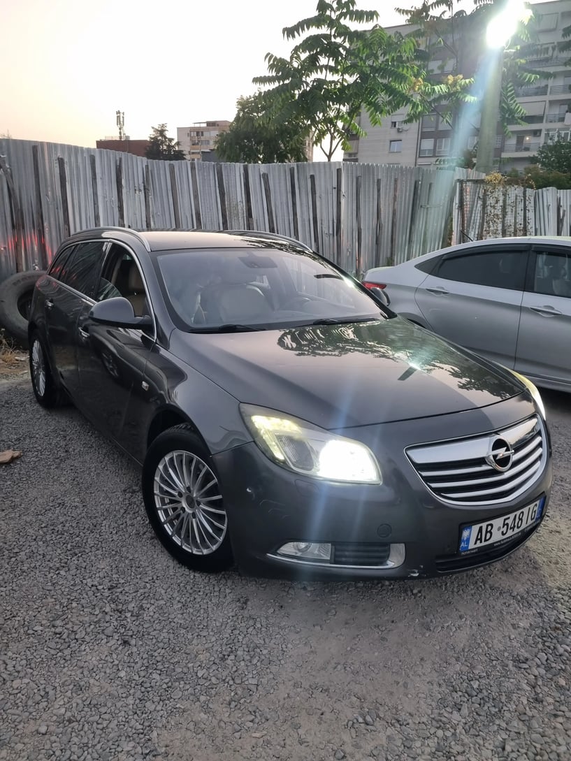 Noleggia un'auto a Tirana
