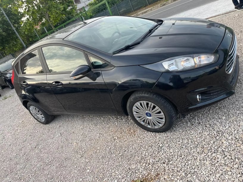 Louer une voiture à Tirana