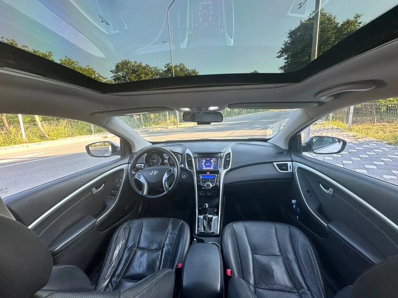 Alquila un coche en Tirana