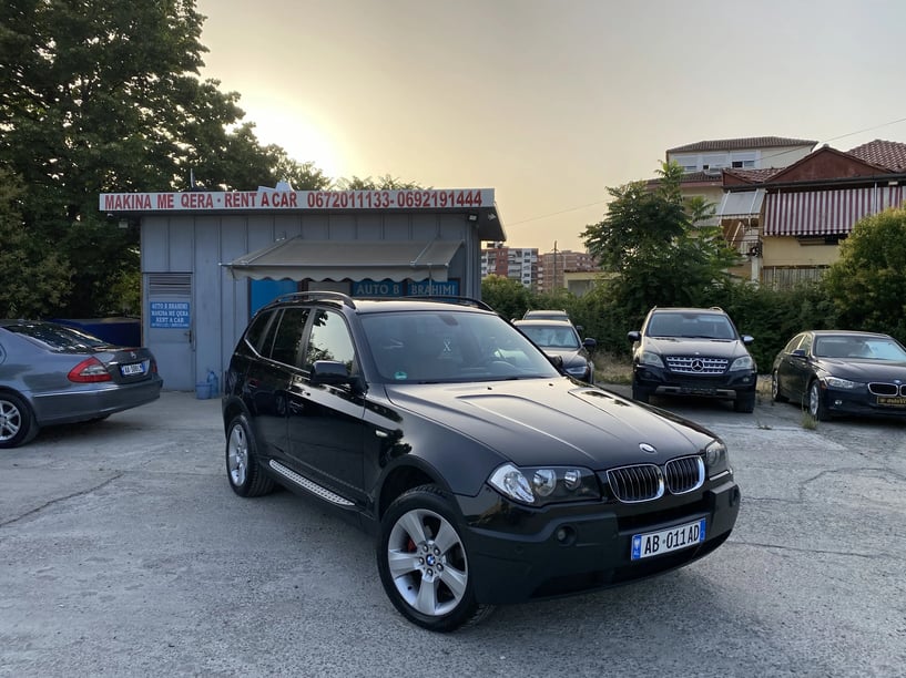 Merrni me qira një makinë në Tirana