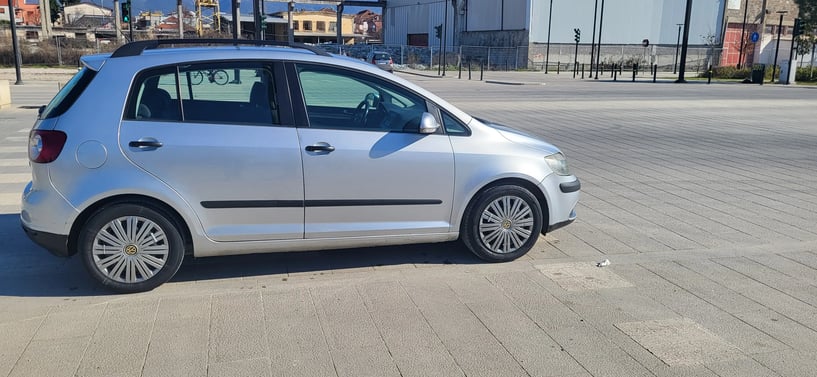 Noleggia un'auto a Tirana