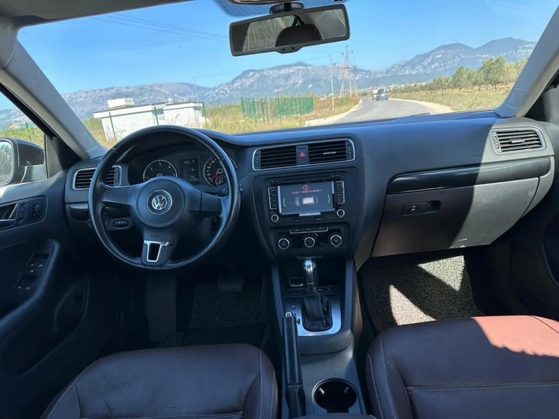 Alquila un coche en Tirana
