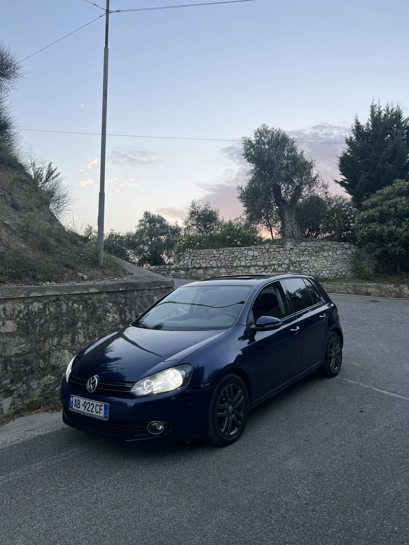 Alquila un coche en Tirana