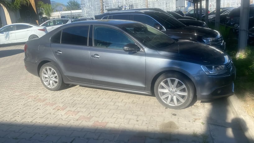 Noleggia un'auto a Tirana