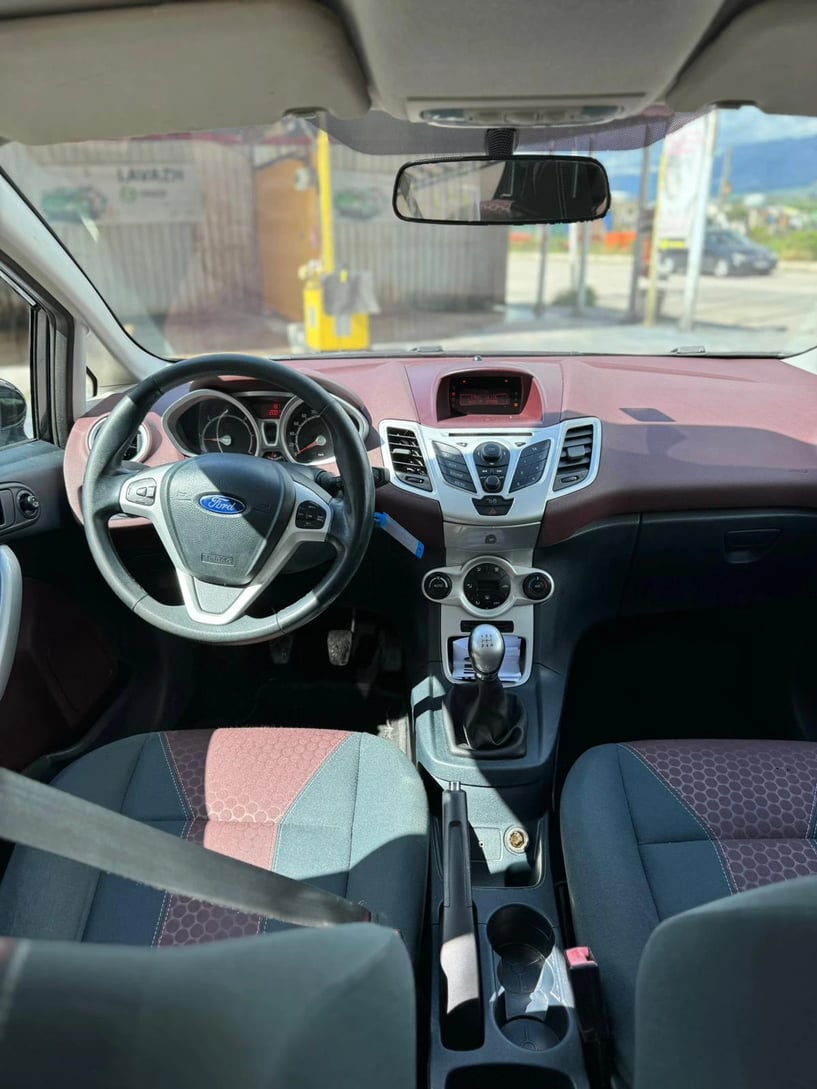 Wynajmij samochód w Tirana