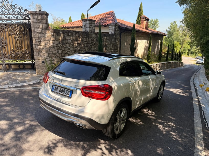 Wynajmij samochód w Tirana