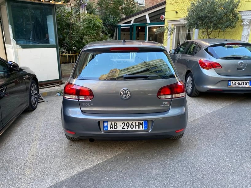 Alquila un coche en Tirana