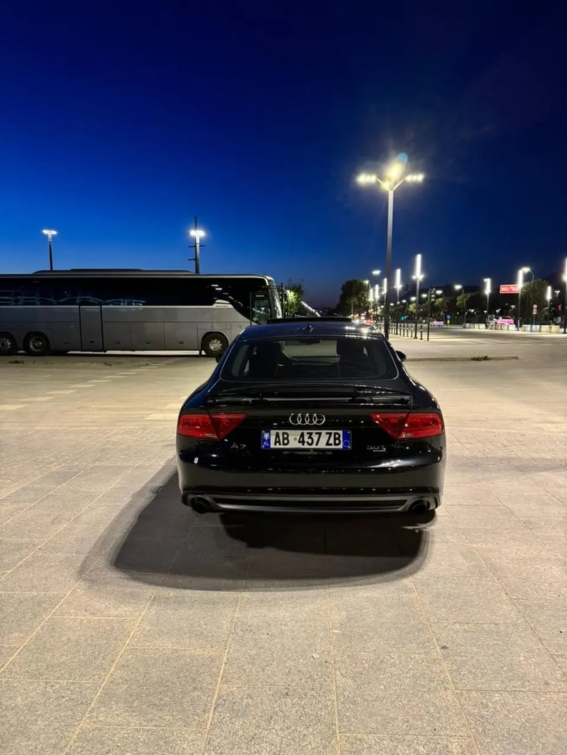 Merrni me qira një makinë në Tirana