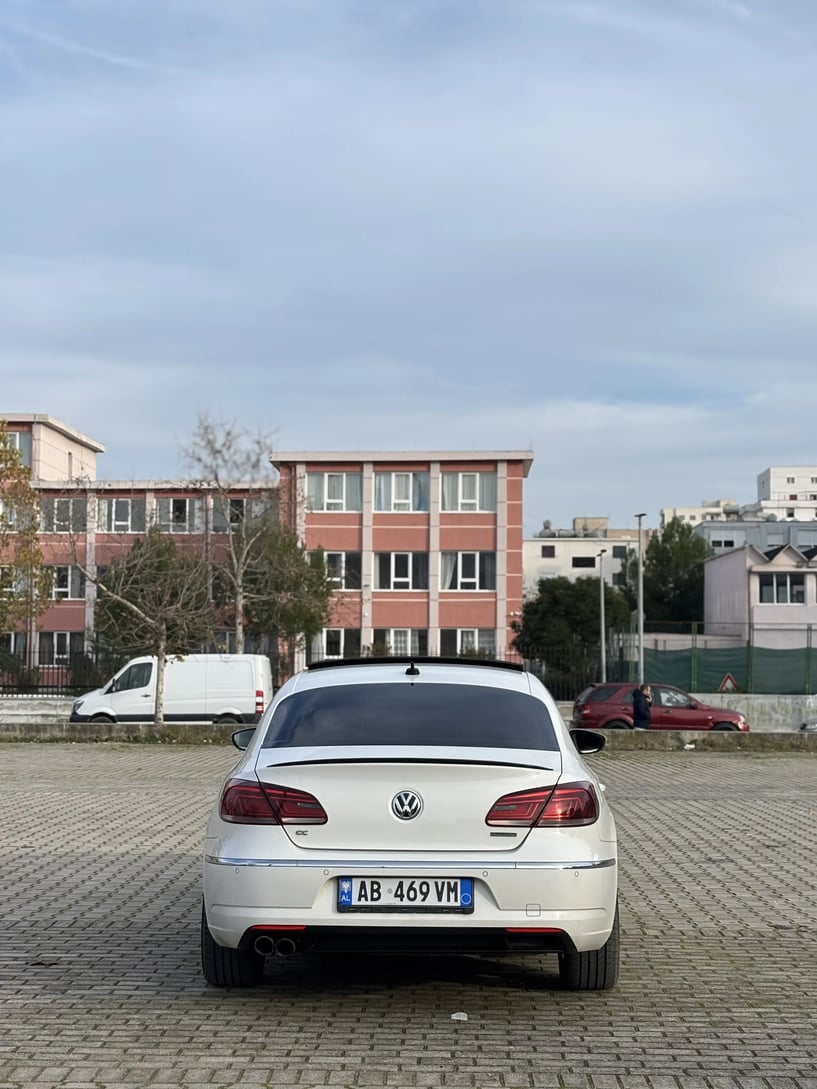 Alquila un coche en Tirana