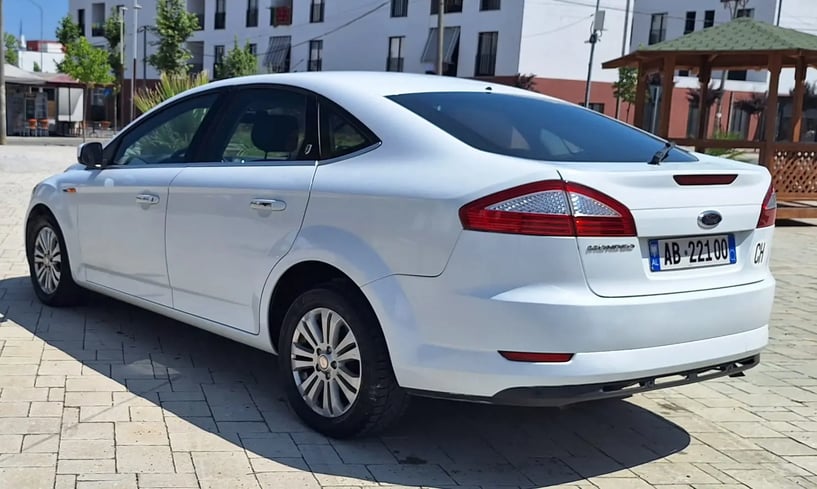 Alquila un coche en Tirana