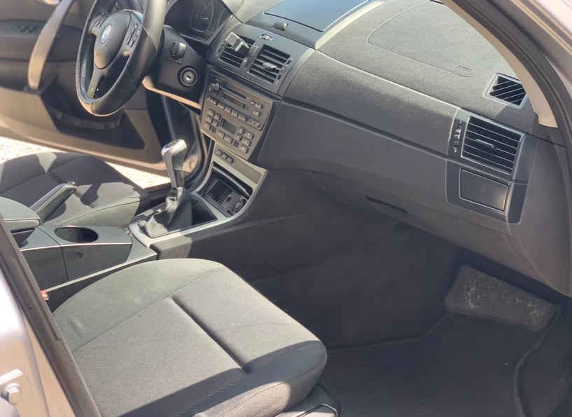 Noleggia un'auto a Tirana