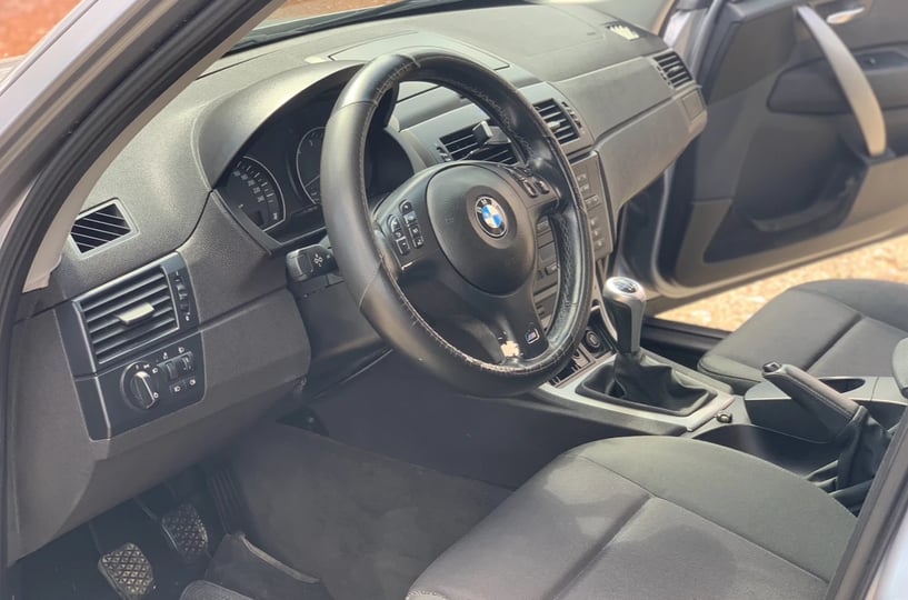 Noleggia un'auto a Tirana