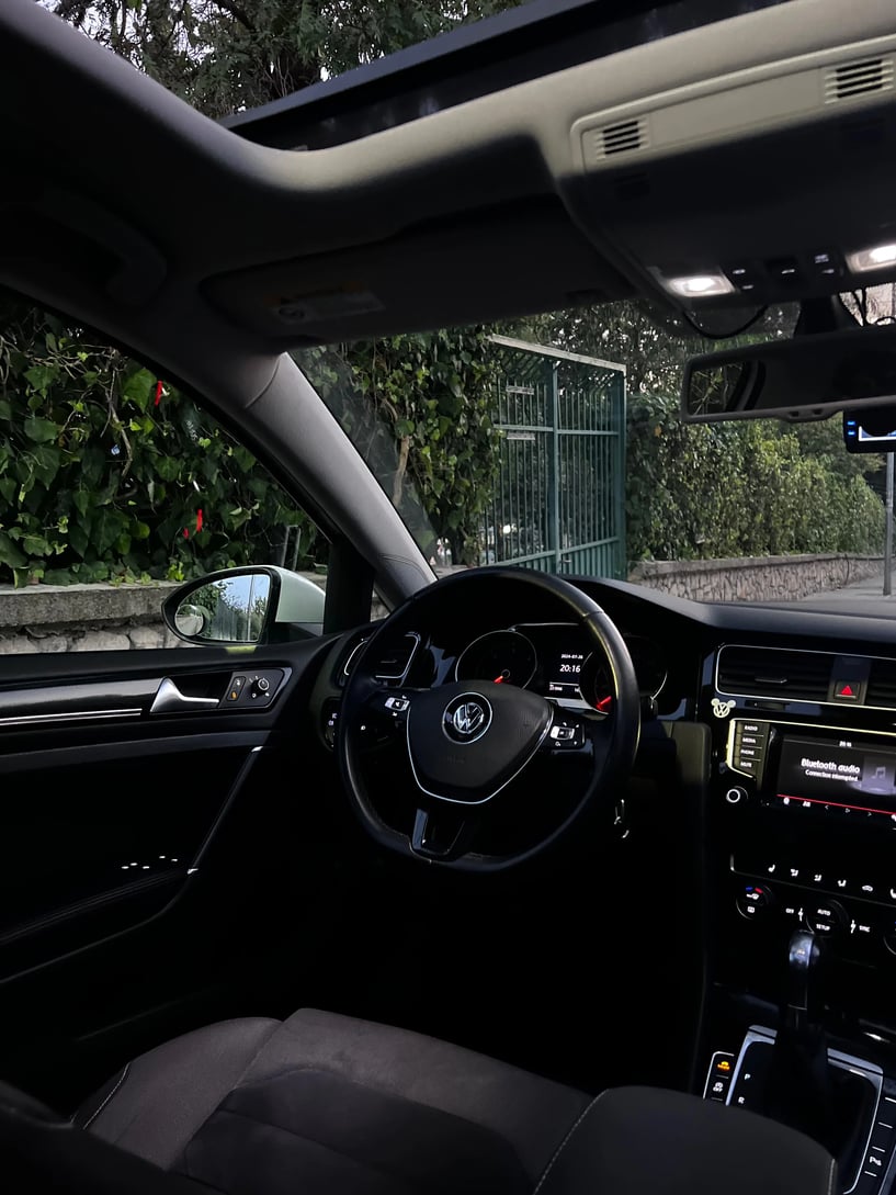 Noleggia un'auto a Tirana