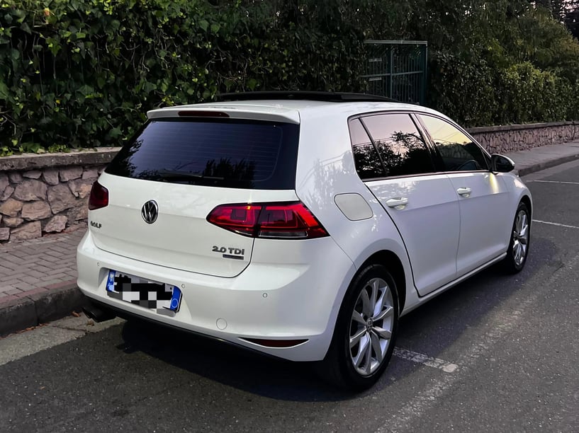 Noleggia un'auto a Tirana