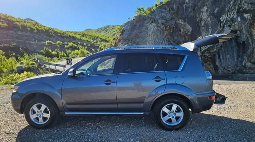 Noleggia un'auto a Tirana