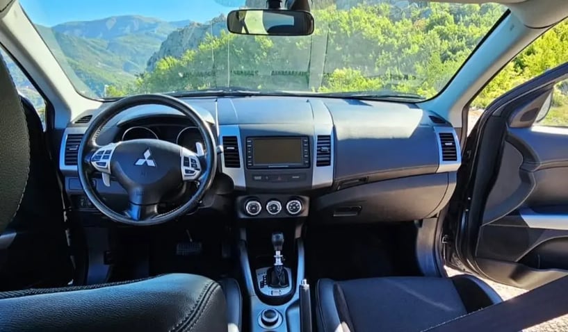 Noleggia un'auto a Tirana