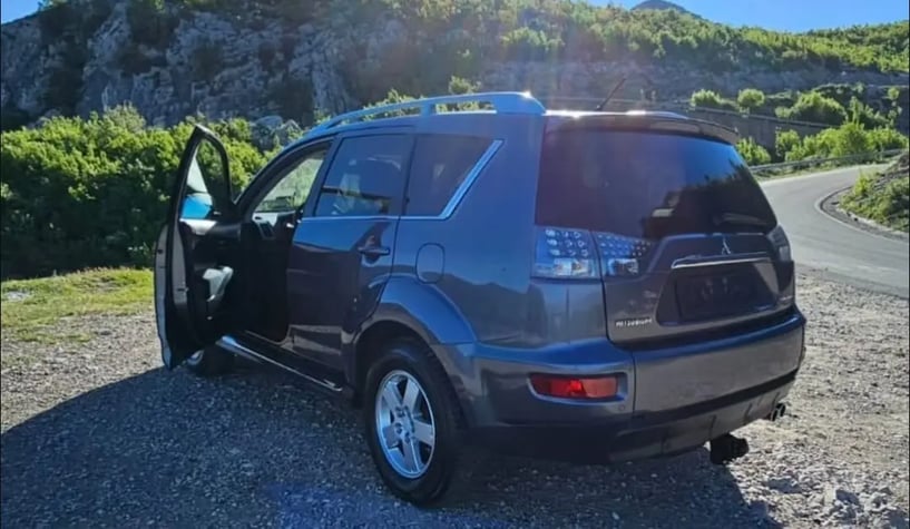 Noleggia un'auto a Tirana