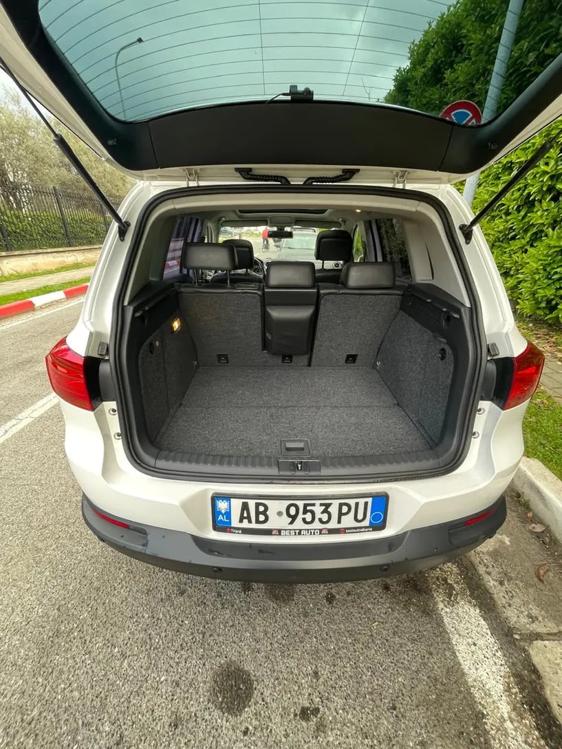 Noleggia un'auto a Tirana