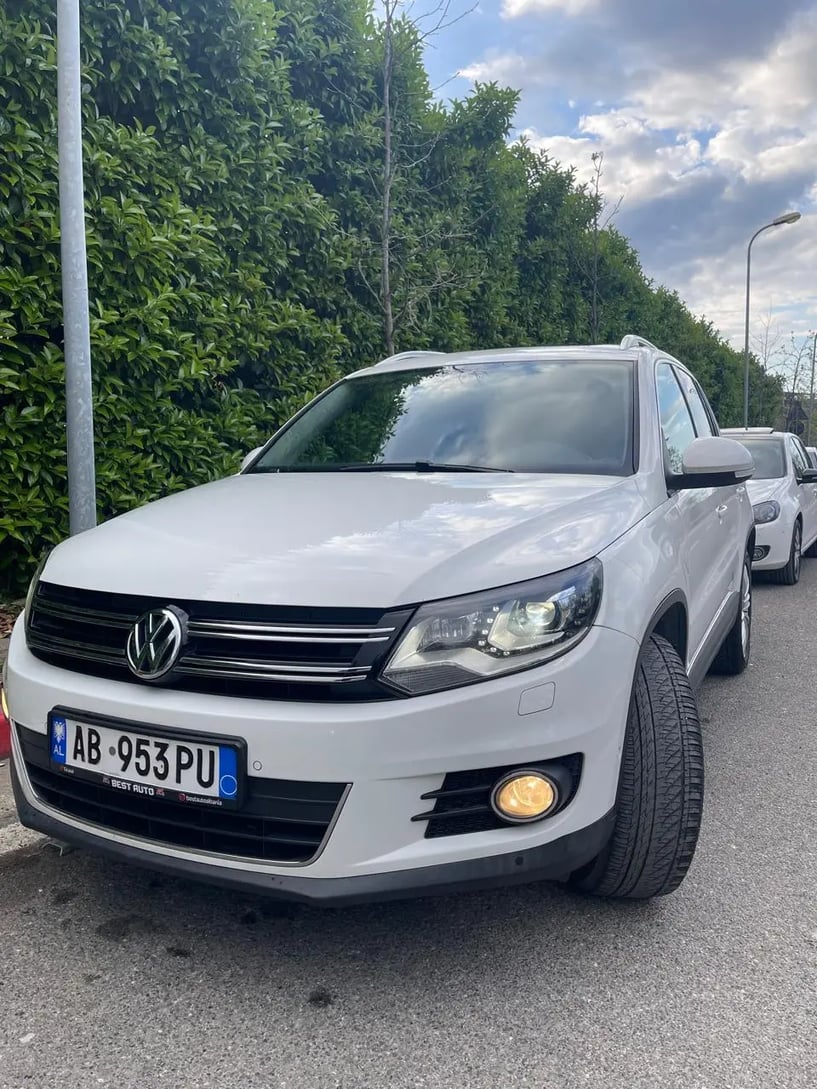 Noleggia un'auto a Tirana