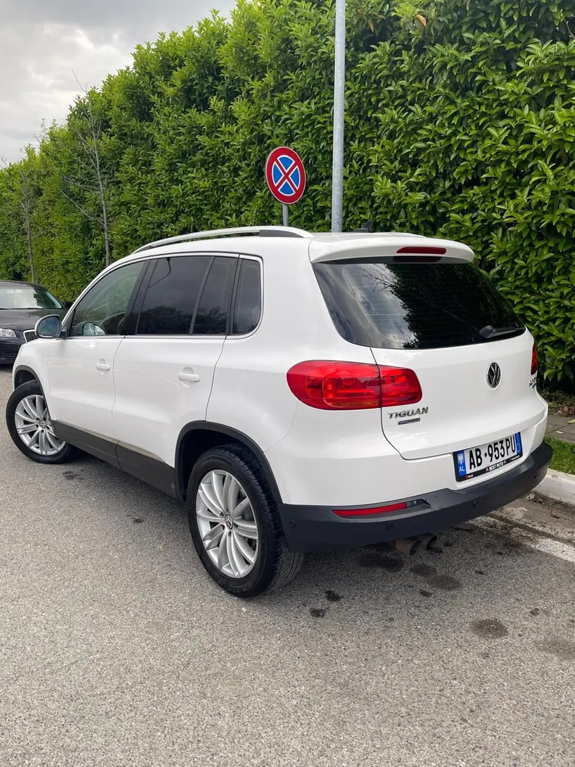 Noleggia un'auto a Tirana