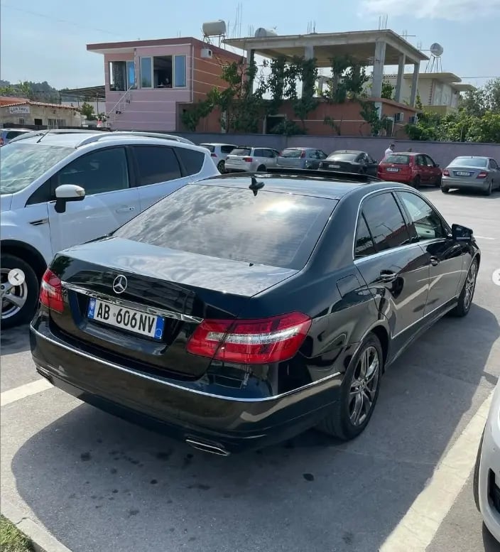 Noleggia un'auto a Vlorë