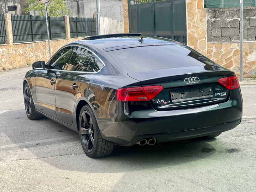 Noleggia un'auto a Tirana