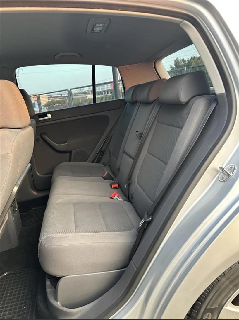 Merrni me qira një makinë në Tirana